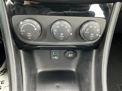2013 Chrysler 200 Limited - Photo 22 - Terre Haute, IN 47804