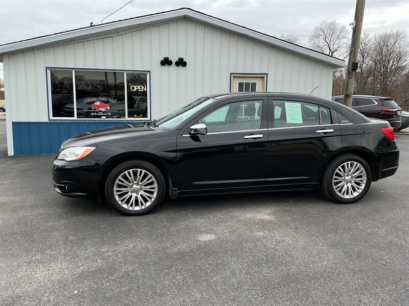 2013 Chrysler 200 Limited   - Photo 1 - Terre Haute, IN 47804