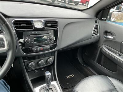 2013 Chrysler 200 Limited - Photo 20 - Terre Haute, IN 47804