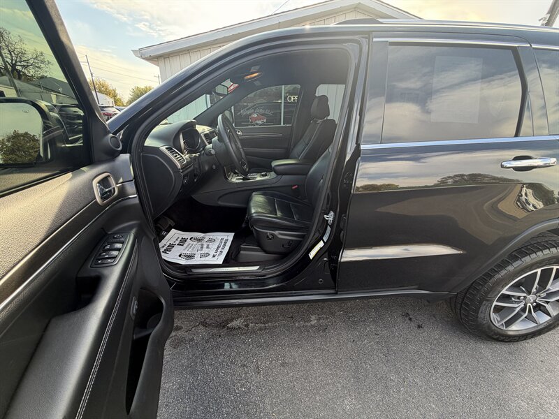 2017 Jeep Grand Cherokee Limited - Photo 8 - Terre Haute, IN 47804