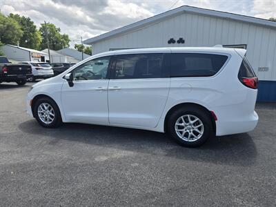 2020 Chrysler Voyager LX   - Photo 4 - Terre Haute, IN 47804
