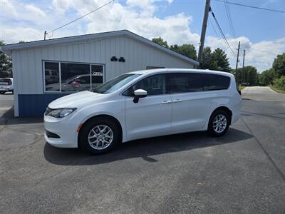 2020 Chrysler Voyager LX   - Photo 3 - Terre Haute, IN 47804