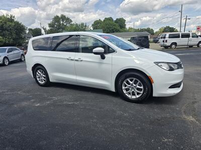 2020 Chrysler Voyager LX   - Photo 7 - Terre Haute, IN 47804
