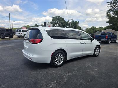 2020 Chrysler Voyager LX   - Photo 6 - Terre Haute, IN 47804