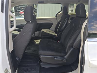 2020 Chrysler Voyager LX   - Photo 14 - Terre Haute, IN 47804
