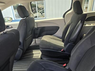 2020 Chrysler Voyager LX   - Photo 15 - Terre Haute, IN 47804
