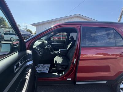 2017 Ford Explorer XLT   - Photo 8 - Terre Haute, IN 47804