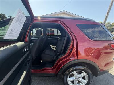 2017 Ford Explorer XLT   - Photo 9 - Terre Haute, IN 47804