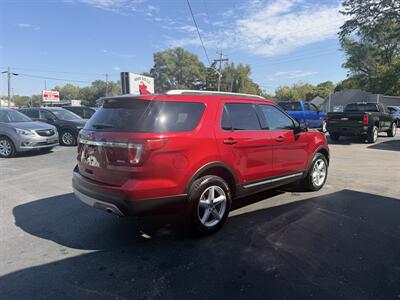 2017 Ford Explorer XLT   - Photo 5 - Terre Haute, IN 47804