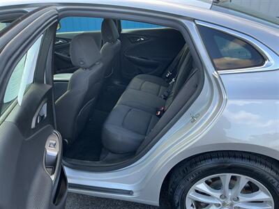 2018 Chevrolet Malibu LT - Photo 11 - Terre Haute, IN 47804