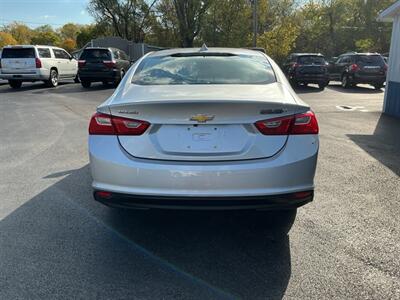 2018 Chevrolet Malibu LT - Photo 4 - Terre Haute, IN 47804