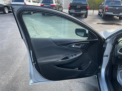 2018 Chevrolet Malibu LT - Photo 14 - Terre Haute, IN 47804