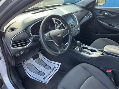 2018 Chevrolet Malibu LT - Photo 9 - Terre Haute, IN 47804