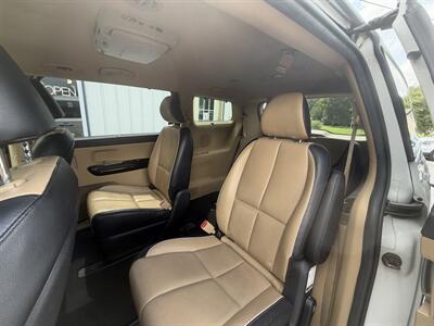 2018 Kia Sedona SXL   - Photo 16 - Terre Haute, IN 47804