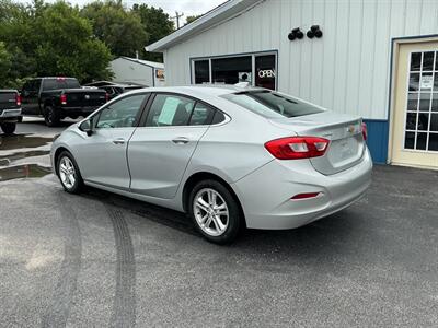 2017 Chevrolet Cruze LT Auto - Photo 3 - Terre Haute, IN 47804