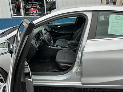 2017 Chevrolet Cruze LT Auto - Photo 8 - Terre Haute, IN 47804