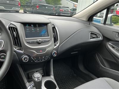 2017 Chevrolet Cruze LT Auto - Photo 23 - Terre Haute, IN 47804