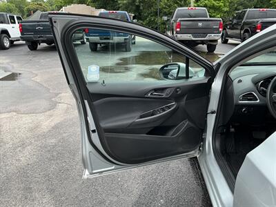 2017 Chevrolet Cruze LT Auto - Photo 14 - Terre Haute, IN 47804