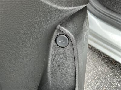 2017 Chevrolet Cruze LT Auto - Photo 17 - Terre Haute, IN 47804