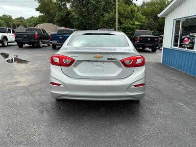 2017 Chevrolet Cruze LT Auto - Photo 4 - Terre Haute, IN 47804