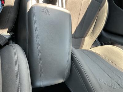 2016 Chrysler 200 Limited - Photo 26 - Terre Haute, IN 47804