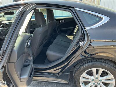 2016 Chrysler 200 Limited - Photo 10 - Terre Haute, IN 47804