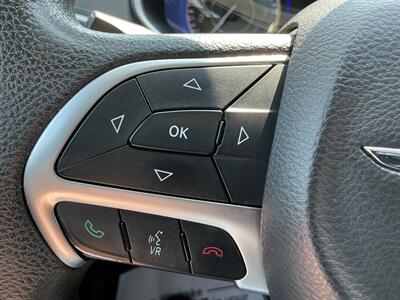 2016 Chrysler 200 Limited - Photo 18 - Terre Haute, IN 47804