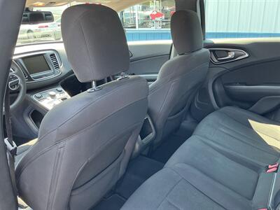 2016 Chrysler 200 Limited - Photo 11 - Terre Haute, IN 47804