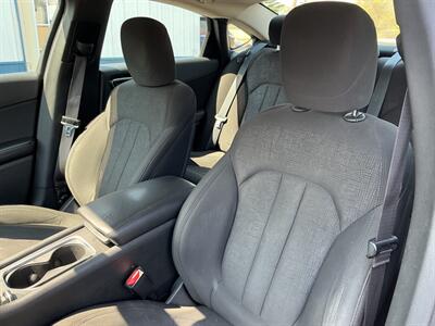 2016 Chrysler 200 Limited - Photo 9 - Terre Haute, IN 47804