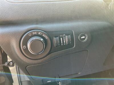 2016 Chrysler 200 Limited - Photo 15 - Terre Haute, IN 47804