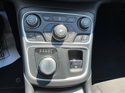 2016 Chrysler 200 Limited - Photo 23 - Terre Haute, IN 47804