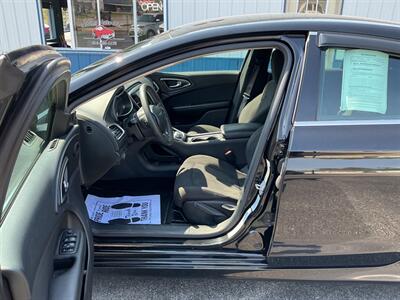 2016 Chrysler 200 Limited - Photo 7 - Terre Haute, IN 47804