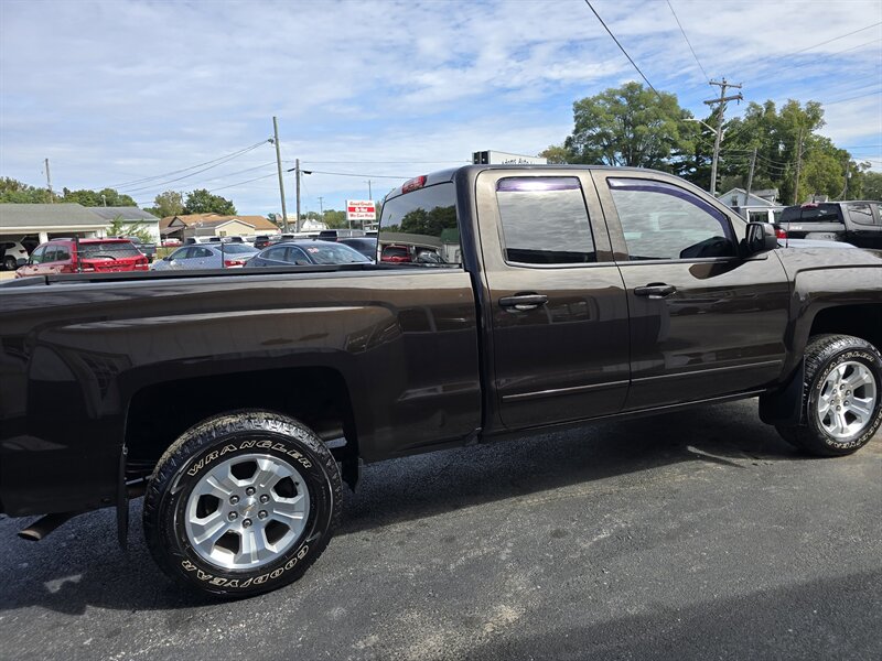 2018 Chevrolet Silverado 1500 LT Z71 - Photo 8 - Terre Haute, IN 47804