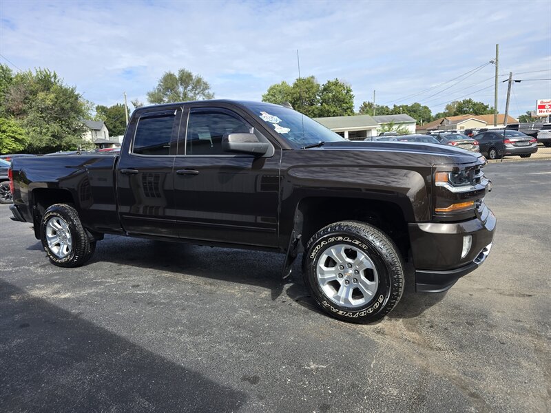 2018 Chevrolet Silverado 1500 LT Z71 - Photo 9 - Terre Haute, IN 47804