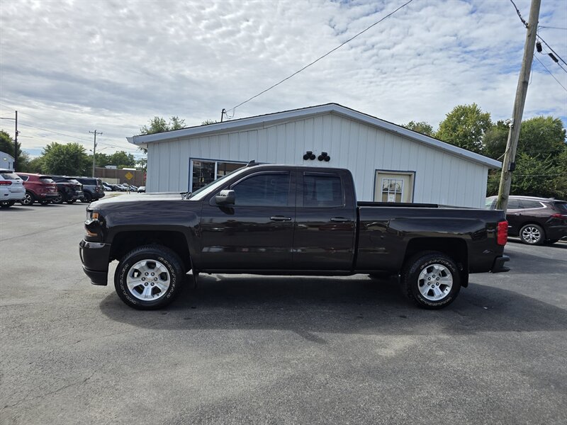 2018 Chevrolet Silverado 1500 LT Z71 - Photo 4 - Terre Haute, IN 47804