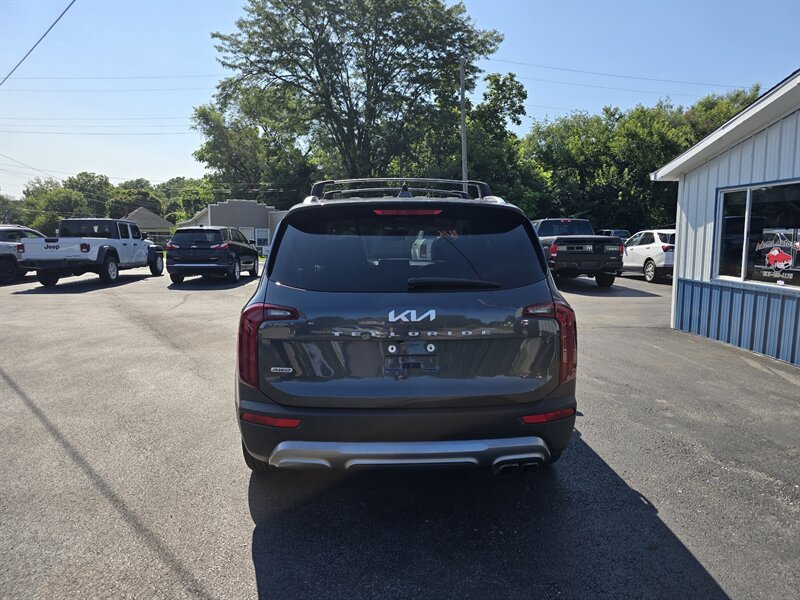 2022 Kia Telluride S - Photo 8 - Terre Haute, IN 47804