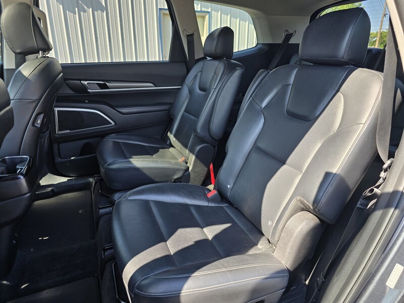 2022 Kia Telluride S - Photo 13 - Terre Haute, IN 47804