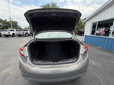 2017 Chevrolet Cruze LT Auto - Photo 10 - Terre Haute, IN 47804