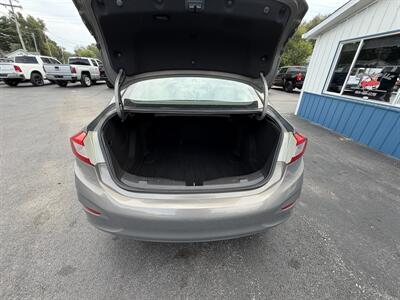2017 Chevrolet Cruze LT Auto - Photo 9 - Terre Haute, IN 47804