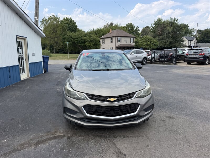 2017 Chevrolet Cruze LT Auto - Photo 8 - Terre Haute, IN 47804