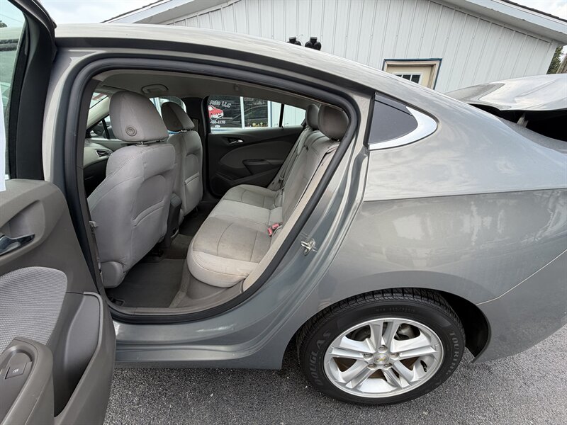 2017 Chevrolet Cruze LT Auto - Photo 11 - Terre Haute, IN 47804