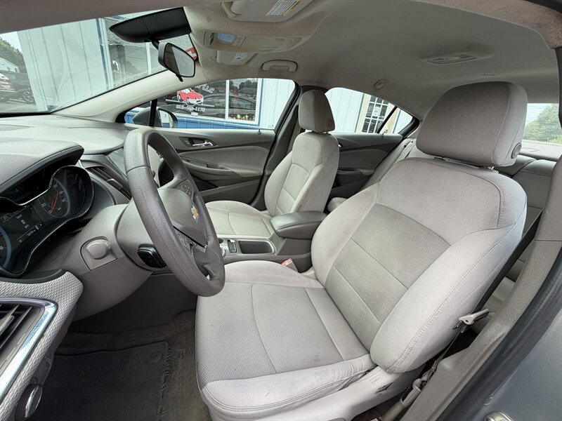 2017 Chevrolet Cruze LT Auto - Photo 19 - Terre Haute, IN 47804