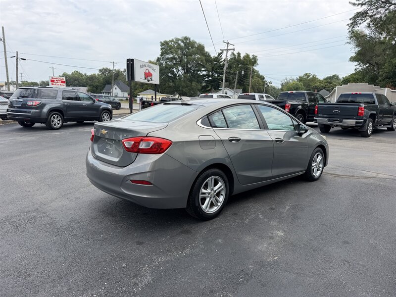 2017 Chevrolet Cruze LT Auto - Photo 5 - Terre Haute, IN 47804