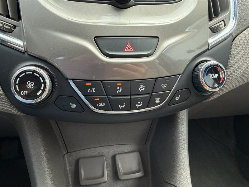 2017 Chevrolet Cruze LT Auto - Photo 28 - Terre Haute, IN 47804