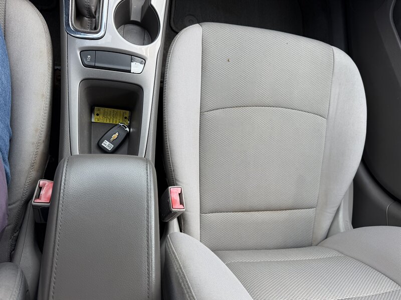 2017 Chevrolet Cruze LT Auto - Photo 32 - Terre Haute, IN 47804