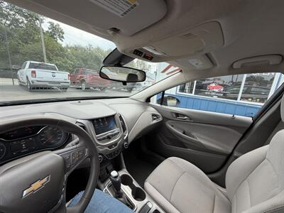 2017 Chevrolet Cruze LT Auto - Photo 18 - Terre Haute, IN 47804