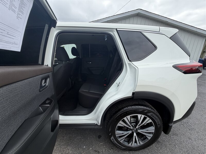 2023 Nissan Rogue SV - Photo 9 - Terre Haute, IN 47804