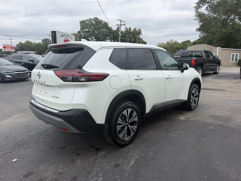 2023 Nissan Rogue SV - Photo 5 - Terre Haute, IN 47804