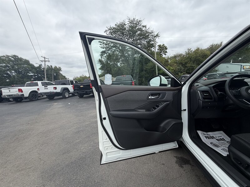 2023 Nissan Rogue SV - Photo 20 - Terre Haute, IN 47804