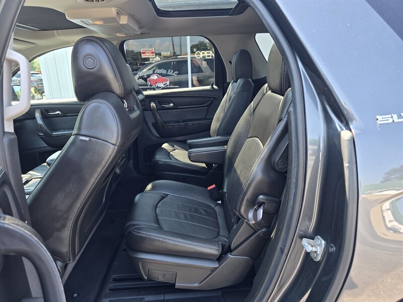 2013 GMC Acadia SLT-2 - Photo 15 - Terre Haute, IN 47804